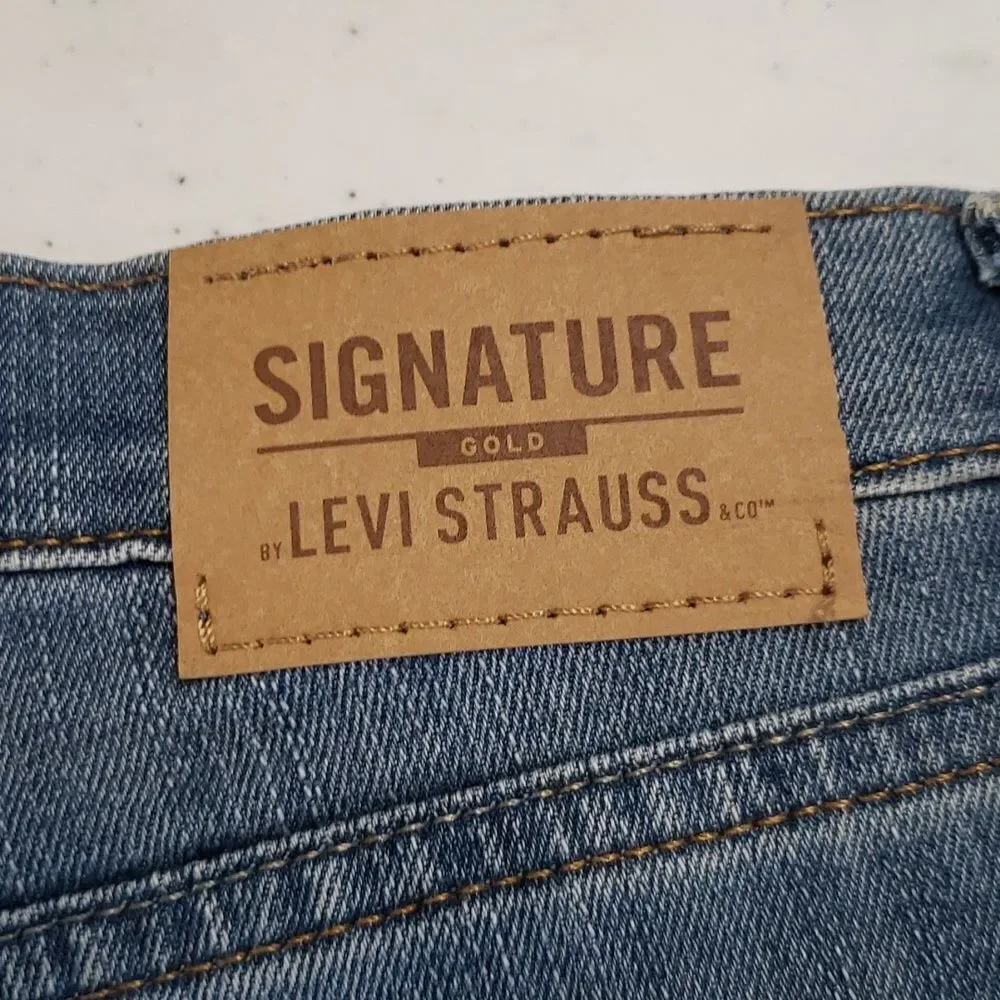 NWT Girls Signature Levi's GOLD Cuffed Bermuda Shorts Sz 10